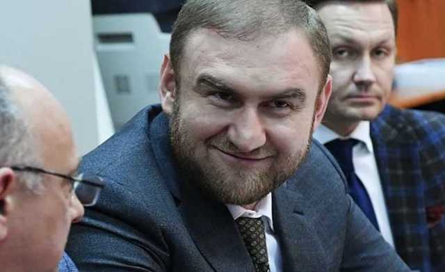 «Позор и издевательство». Сенатор Арашуков отказался разговаривать с психиатром