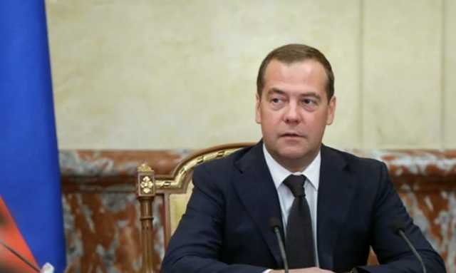 Медведев поручил повысить доверие предпринимателей к судам и силовикам