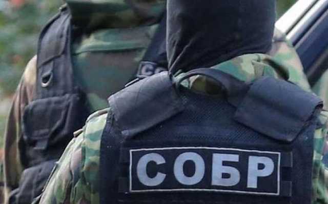 Пьяный житель Магадана убил знакомого и захватил заложницу