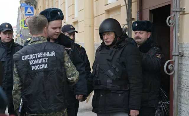 Историка Соколова привезли на следственный эксперимент в бронежилете и каске