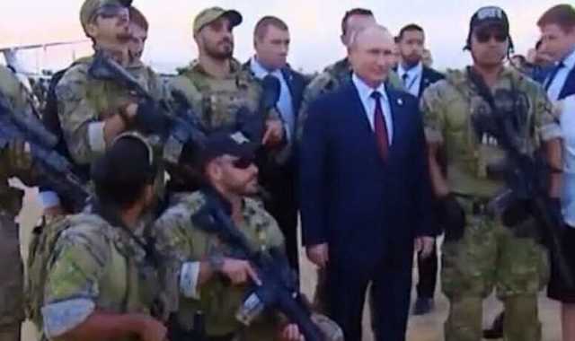 В Сети появилась фотография Путина в окружении бразильского спецназа