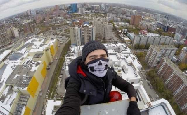 Опубликовано видео драки руферов на крыше башни Москва-Сити