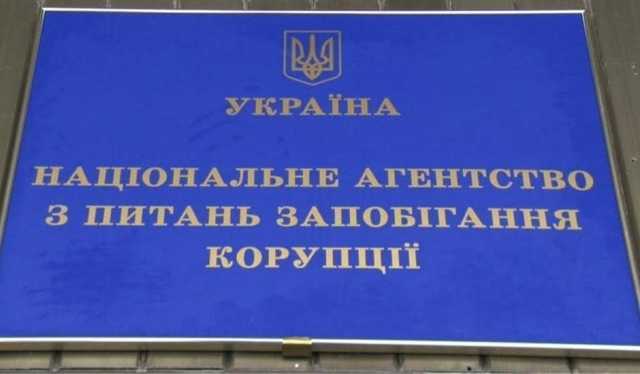 Емец с опозданием задекларировал квартиру и права на компанию. НАПК может открывать дело