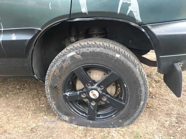 В Харьковской области неизвестные облили кислотой авто замначальника отдела пограничной службы