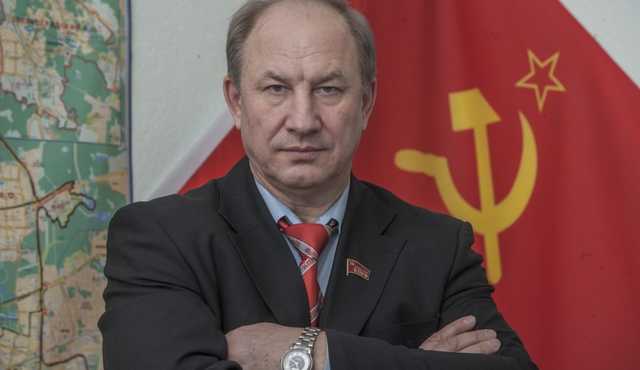 Рашкин шагает правой?