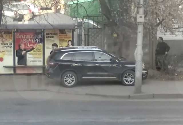 Припарковавшийся на автобусной остановке священник придумал себе оправдание