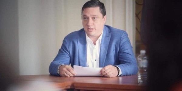 "Били и заставляли убирать": "смотрящий" зоны Иванисова рассказал, как насильника приняли в тюрьме