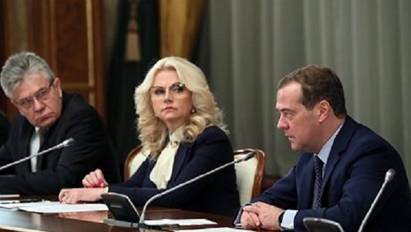 Медведев дал поручение после падения автобуса с моста в Забайкалье