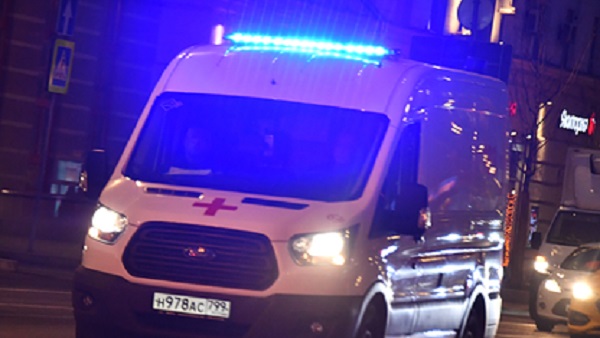 В Москве на переходе сбили мать с двумя детьми