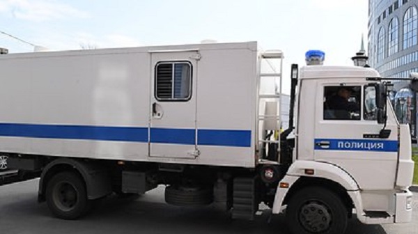 Российский заключенный оценил перевозку в автозаке на 15 миллионов рублей