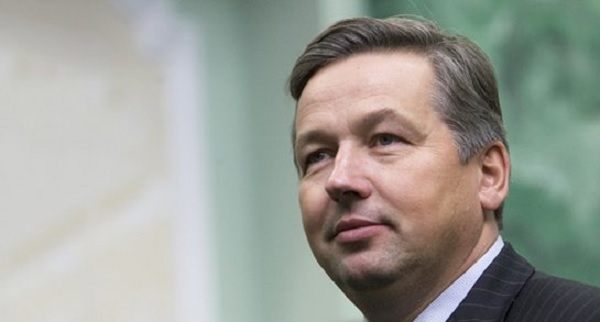 Генерал Савенков и его опричники Пахандин и Захаров обирают орловчан