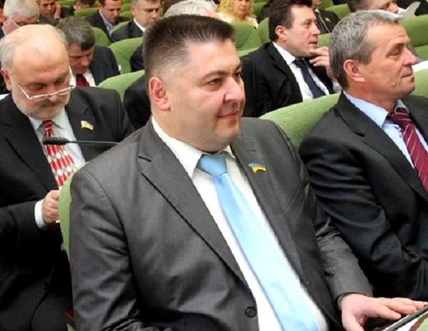 Погоревший на взятке экс-регионал Осипенко вернулся на службу в Киевоблсовет
