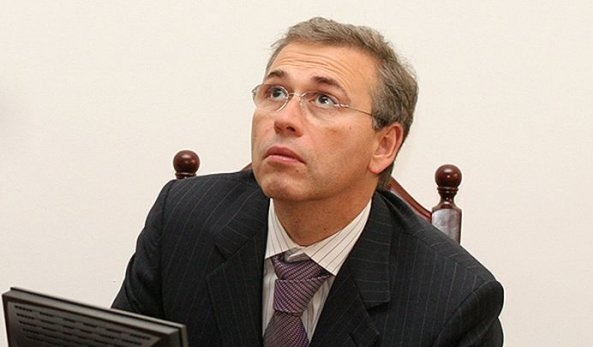 Украденные миллиарды осуждённого экс-министра надо искать у его королевы