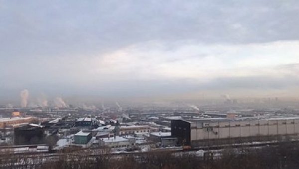 В российском городе пожаловались на вызывающую тошноту и кровотечение вонь