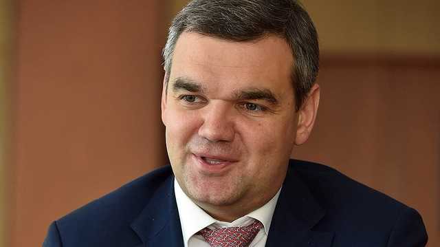 Тайчер расправил плечи