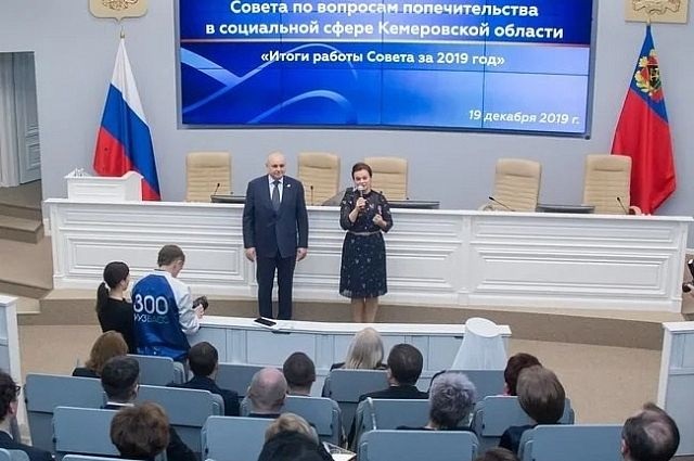 Губернатор Кемеровской области вручил своей жене медаль «За служение Кузбассу»