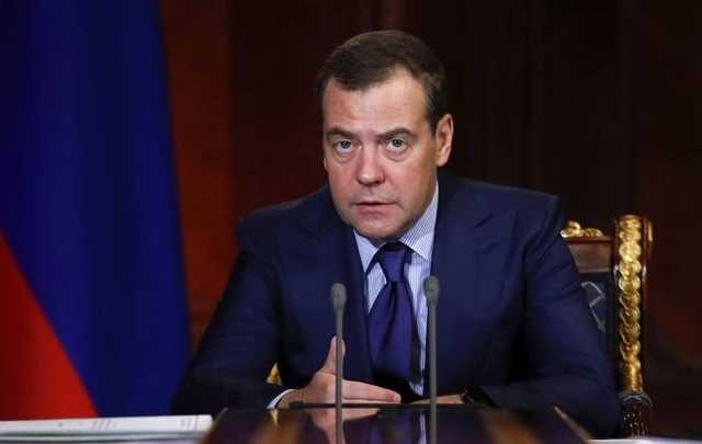 Медведев пожелал Путину немножко отдохнуть