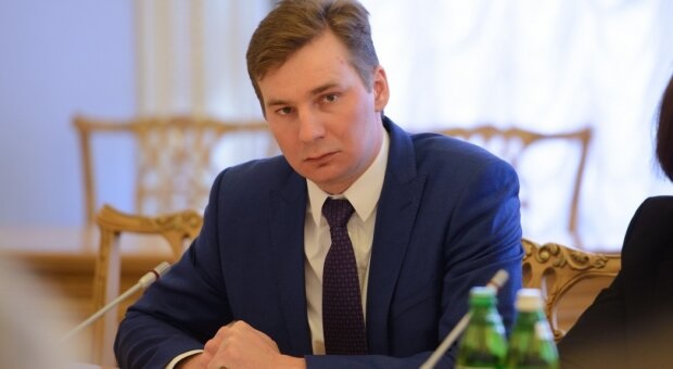 Депутат Шпенов продал общественникам транспорт за 2,5 млн гривен