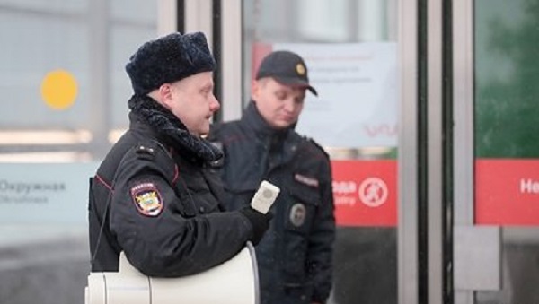 Пенсионера ранили ножом в московском метро