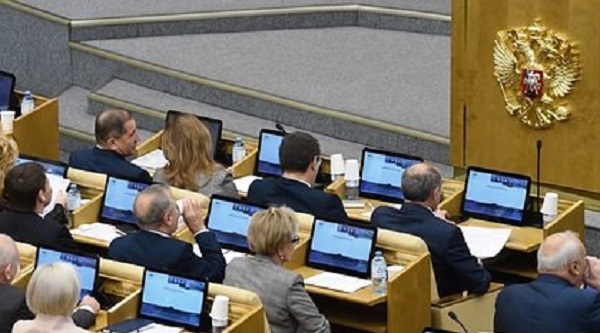 В Госдуме предложили сравнять зарплату депутатов со средней по России