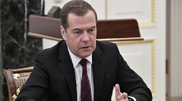Медведев назвал снюс гадостью