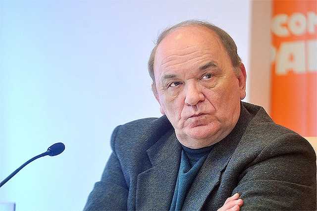Преданный Путину журналист Виктор Баранец имеет три квартиры на Рублевке