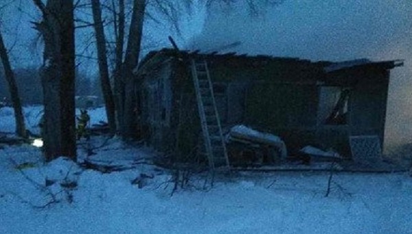 Число погибших в крупном пожаре в российском поселке выросло