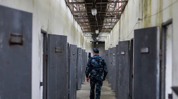 На теле покончившего с собой российского арестанта нашли следы побоев