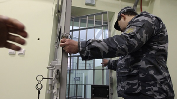 Арестованный за угон машины российский подросток умер в СИЗО