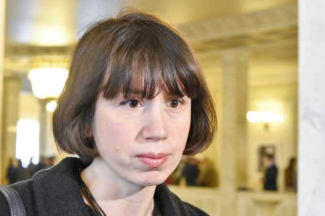 Экс-нардеп Черновол перелезла через забор ГБР и напала на заместителя директора