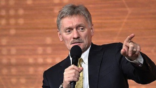 Песков посоветовал чихающим сидеть дома