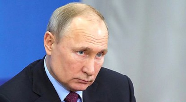 Путин отверг версию об изменении Конституции для продления своих полномочий