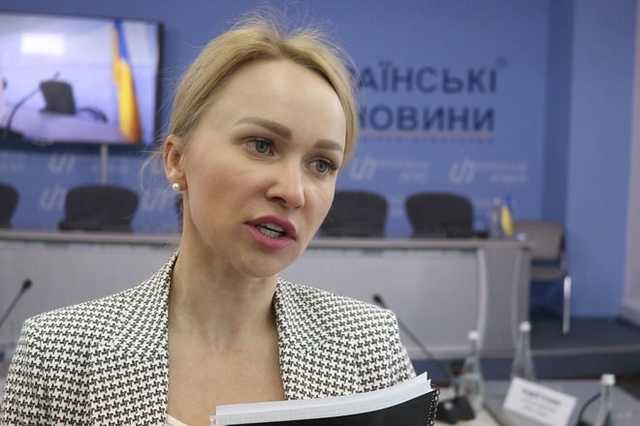 Глава ФГВФЛ Светлана Рекрут повысила себе зарплату на 45%
