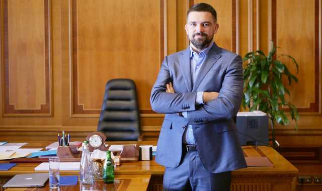 Заместитель Ермака носит рюкзак за две тысячи евро