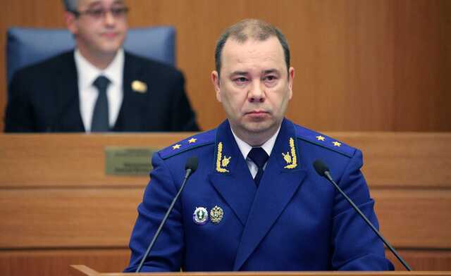 Московский прокурор Денис Попов готовится на выход