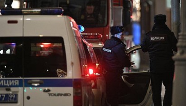 Полицейские выстрелили в пытавшегося порезать себя в кафе россиянина