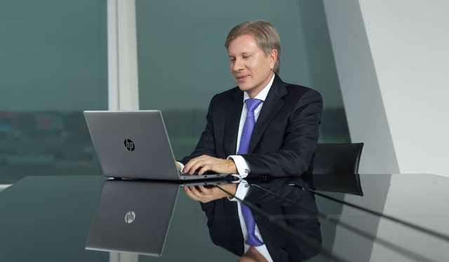 Виталий Савельев, открытый гей, загнал Аэрофлот ниже некуда