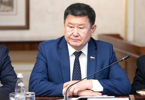 Назван единственный проголосовавший против изменений в Конституцию сенатор