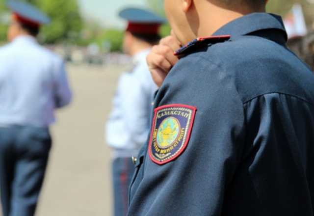 В Казахстане задержали пранкера, который кашлял в метро, претворяясь, что болен