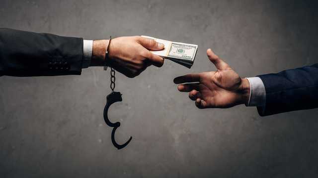 В Киеве сотрудники Минюста продали несколько сотен машин со штрафплощадок