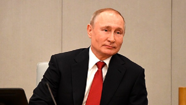Путин потребовал бороться с коррупцией «всегда и на всех направлениях»