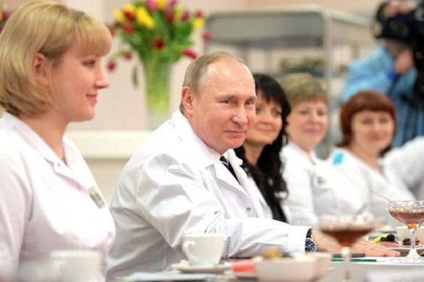 Путин оценил работу врачей больницы для пациентов с коронавирусом