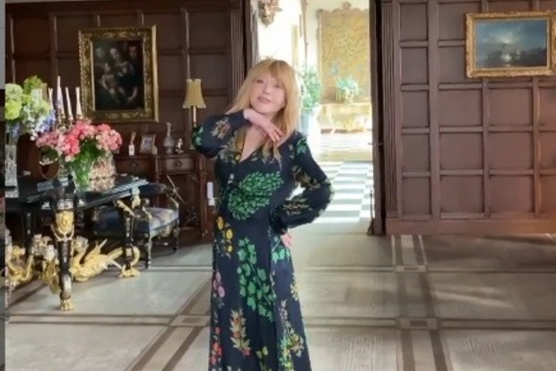 Выглядит на 40! Пугачева, которой сегодня стукнул 71 год, потрясла юным видом