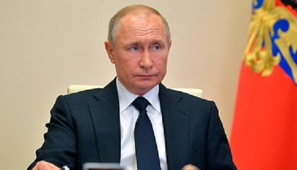 Путин поручил сократить сроки испытаний препаратов от коронавируса