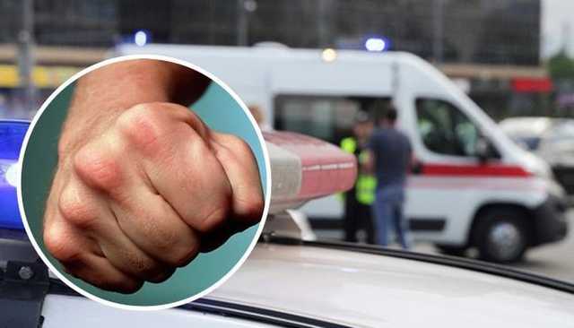 В Киеве таксист зверски избил пассажира: люди снимали на камеру