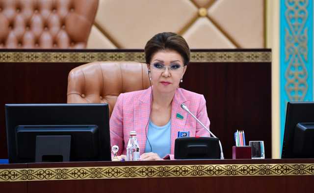 Президент Казахстана снял дочь Назарбаева с поста спикера сената