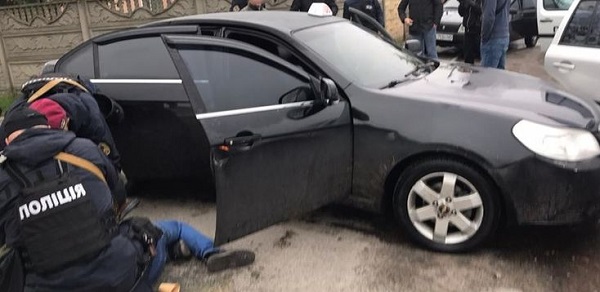Банда в форме полиции устраивала разбои и похищала людей для выкупа