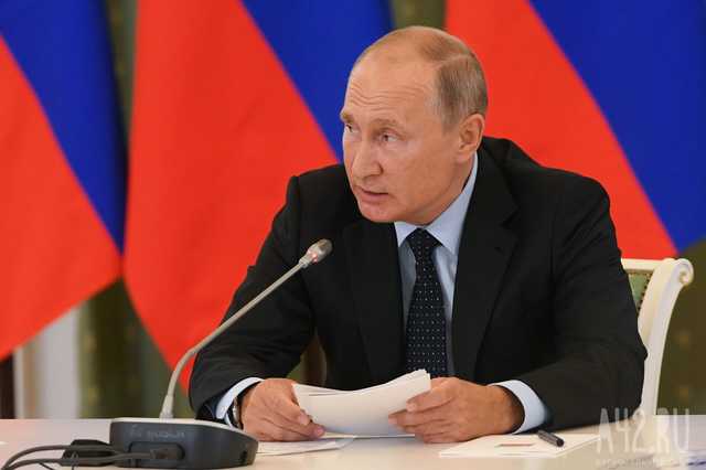 Путин раскритиковал работу министерств по оформлению выплат