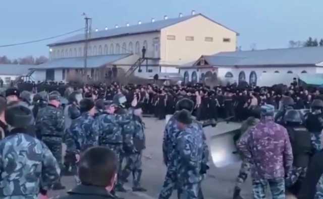 Раскрыто число избитых спецназом зэков при подавлении бунта в российской колонии