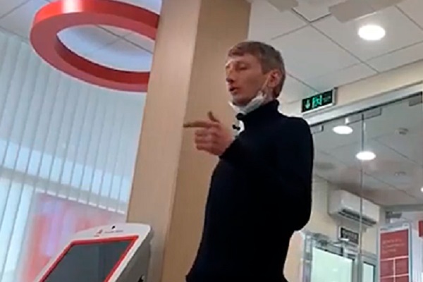 Влюбленный в Бузову захватчик банка объяснил причины своего поступка